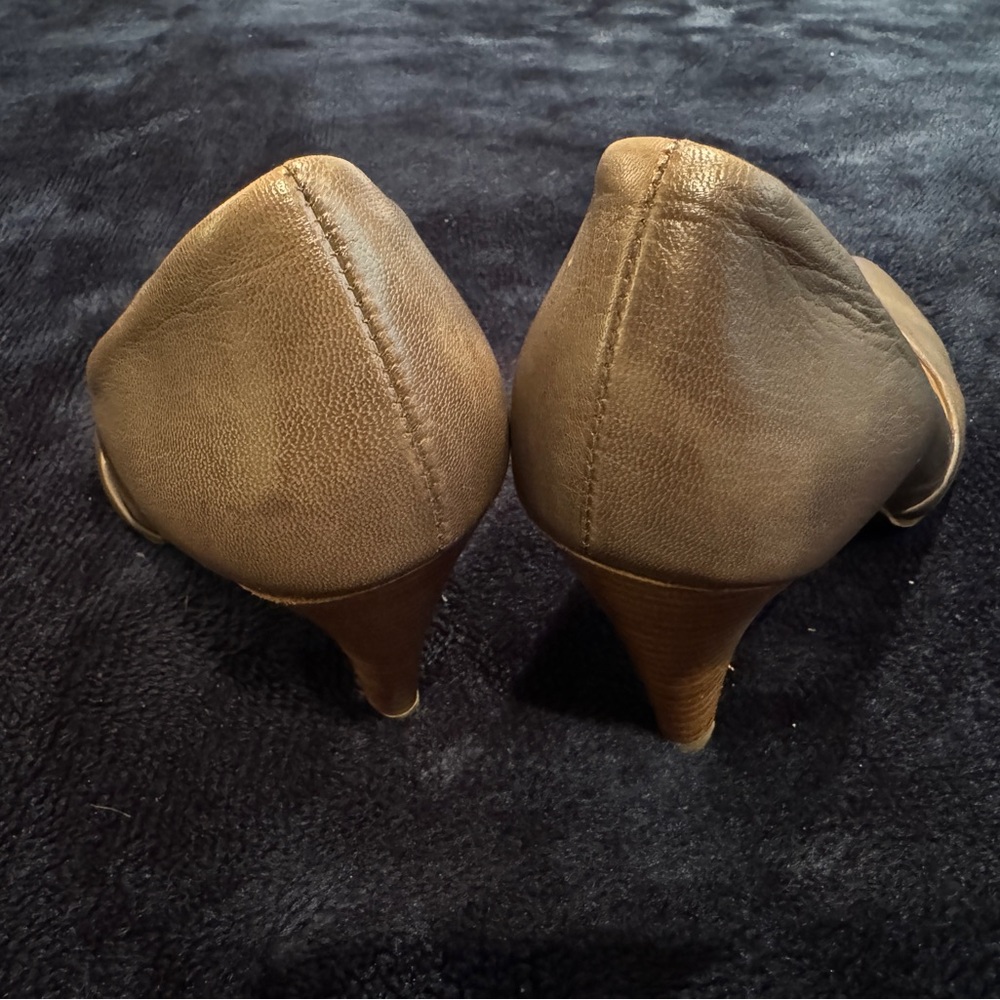 5 for $25 | Lightly Worn Tahiti Heels - Great for Work - Picture 5 of 6